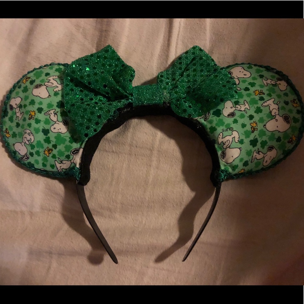 Disney mickey minnie ears st. Patrick’s Day snoopy